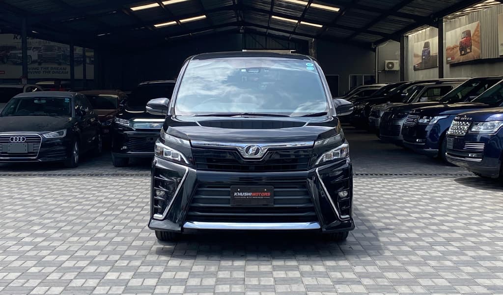2017 Toyota Voxy ZS image-2