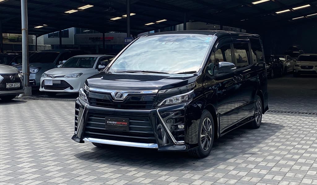 2017 Toyota Voxy ZS image-3