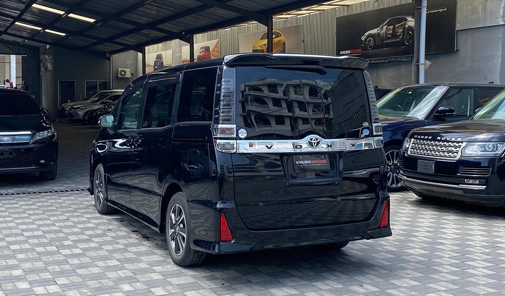 2017 Toyota Voxy ZS image-4