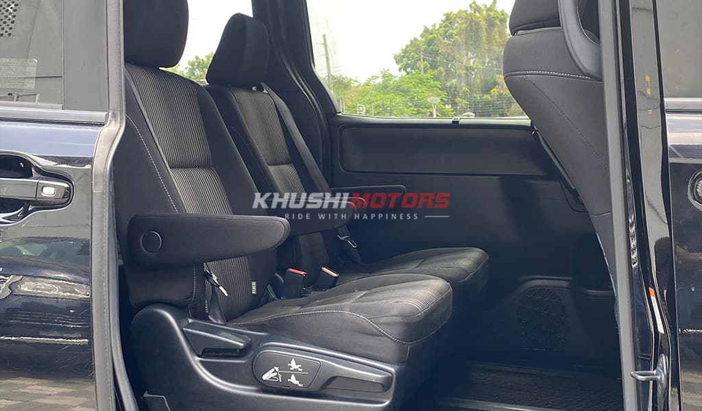 2017 Toyota Voxy ZS image-8