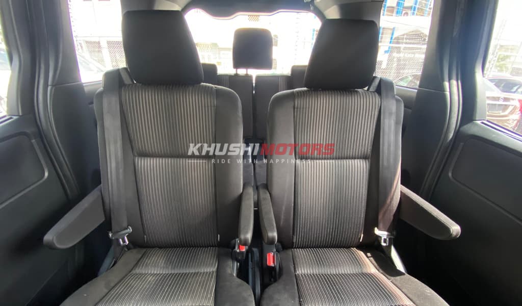 2017 Toyota Voxy ZS image-9