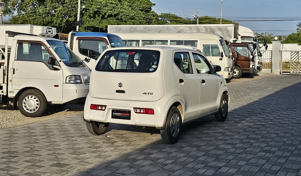 2017 Suzuki Alto F image-5