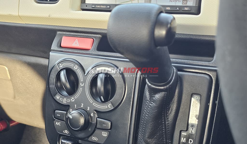 2017 Suzuki Alto F image-8