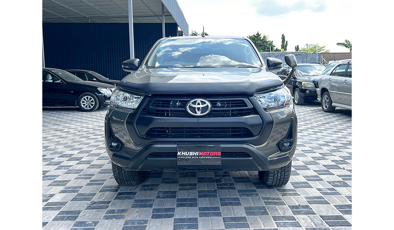2021 Toyota Hilux image-1