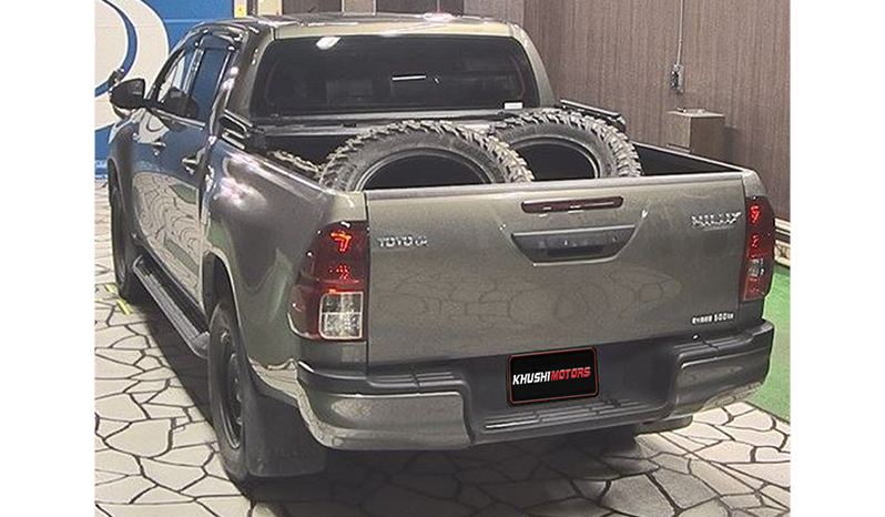2021 Toyota Hilux image-3