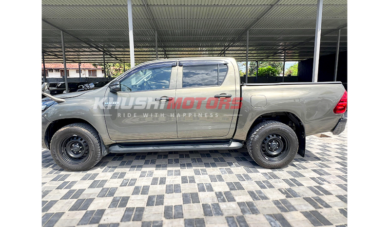2021 Toyota Hilux image-13