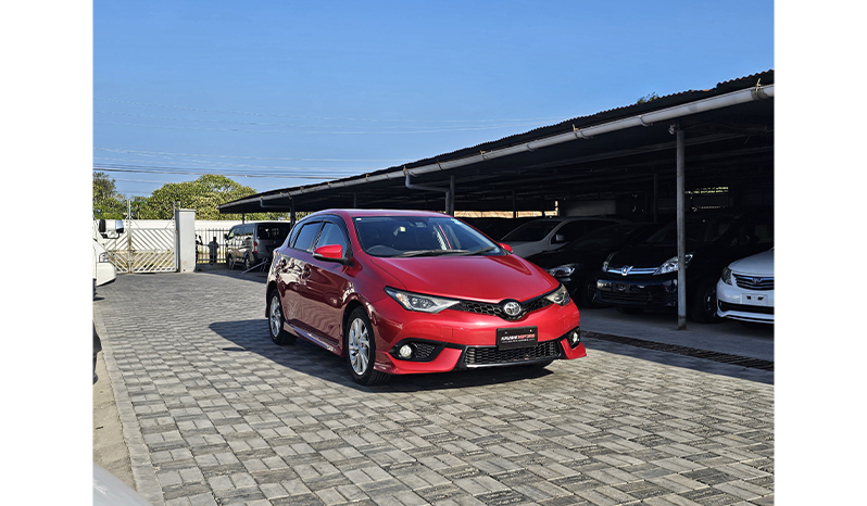 2017 Toyota Auris RS image-1