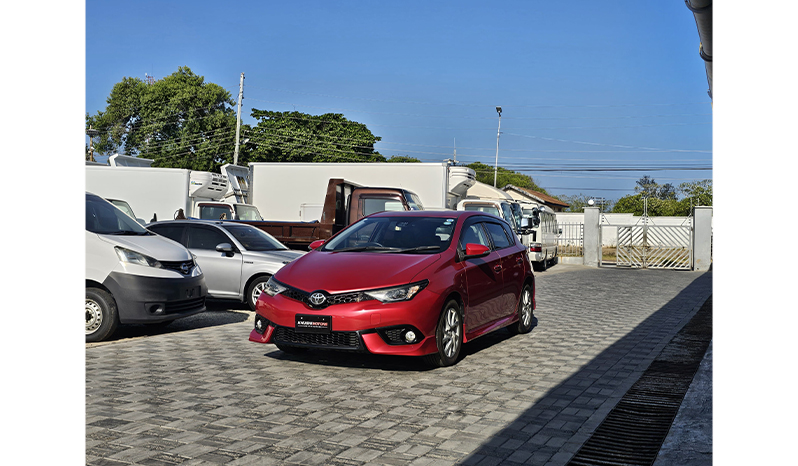 2017 Toyota Auris RS image-3