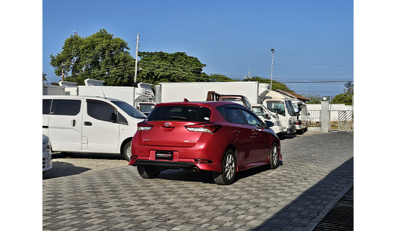2017 Toyota Auris RS image-6