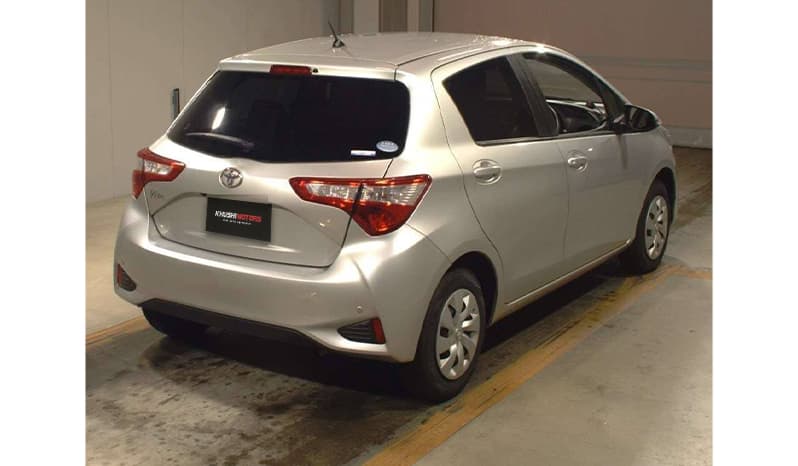 2019 Toyota Vitz F image-3