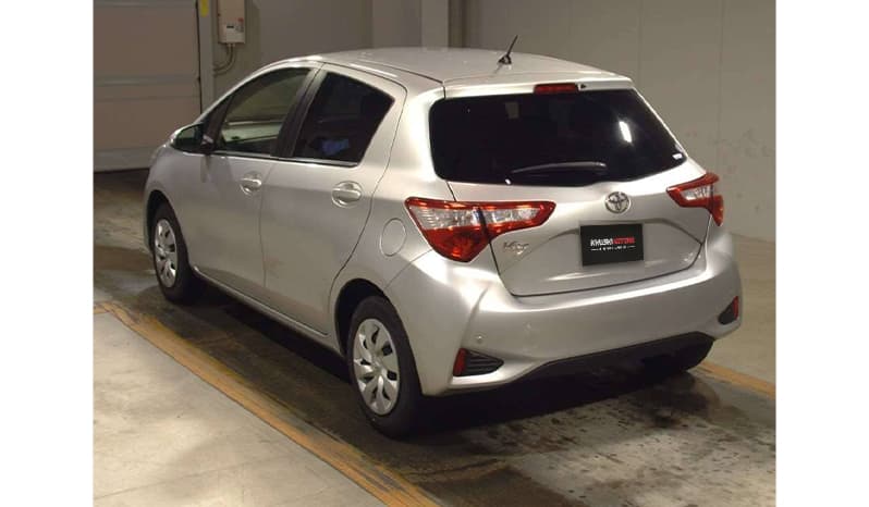 2019 Toyota Vitz F image-4