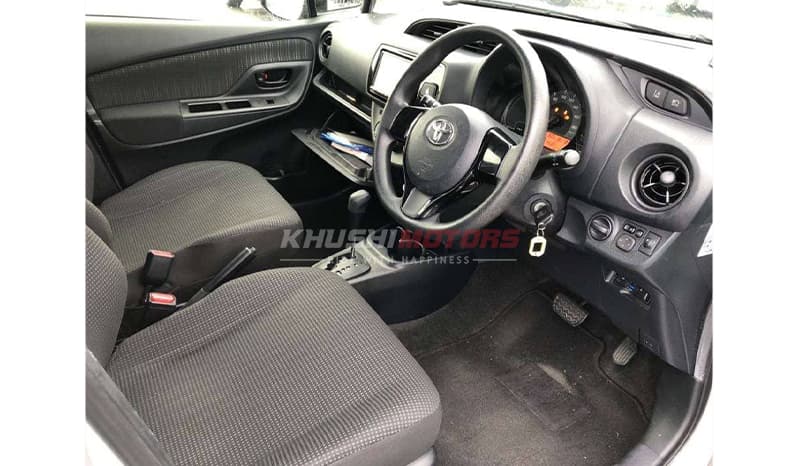 2019 Toyota Vitz F image-5