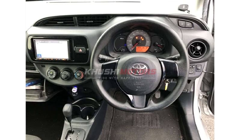 2019 Toyota Vitz F image-6