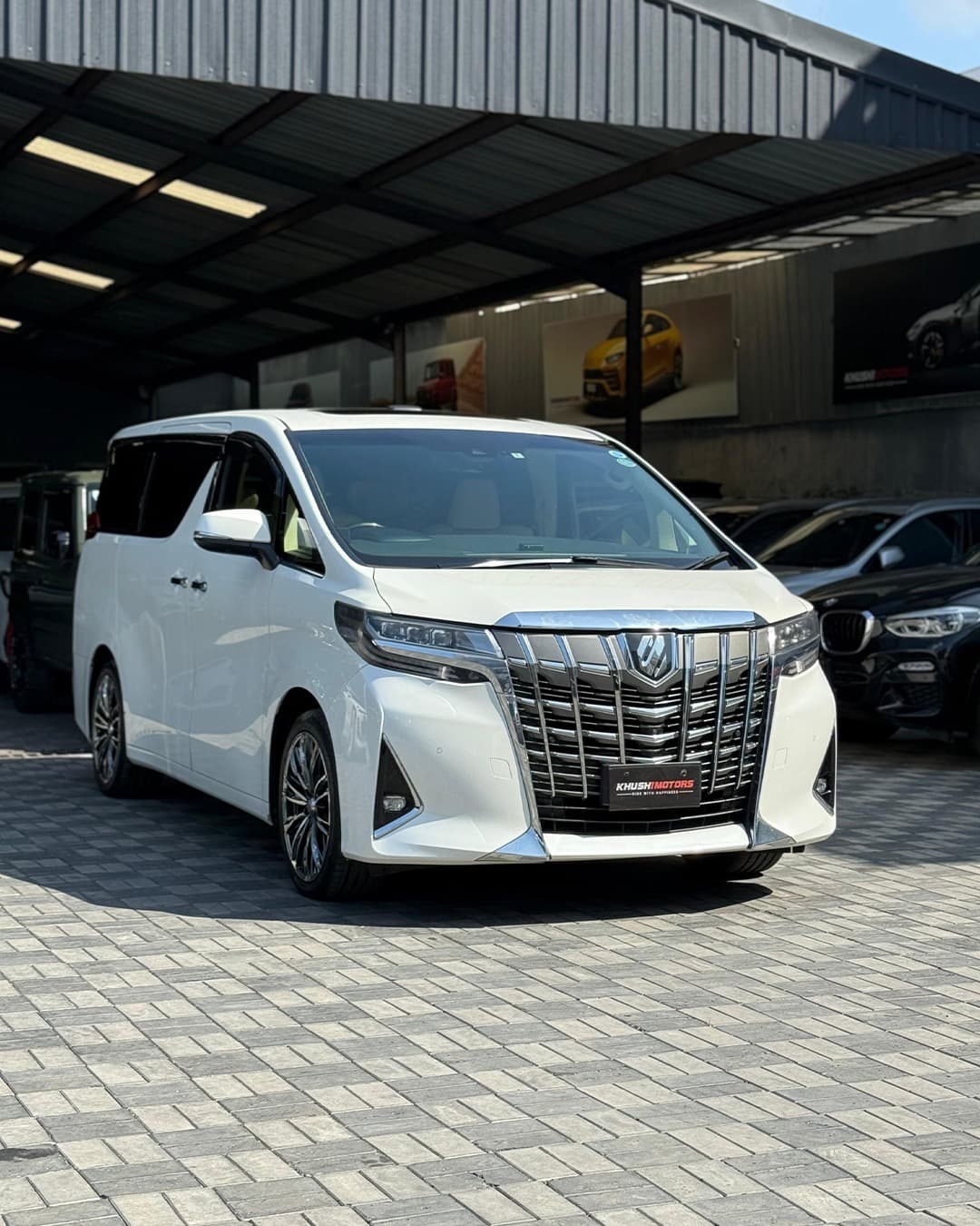 2018 Toyota Alphard image-1