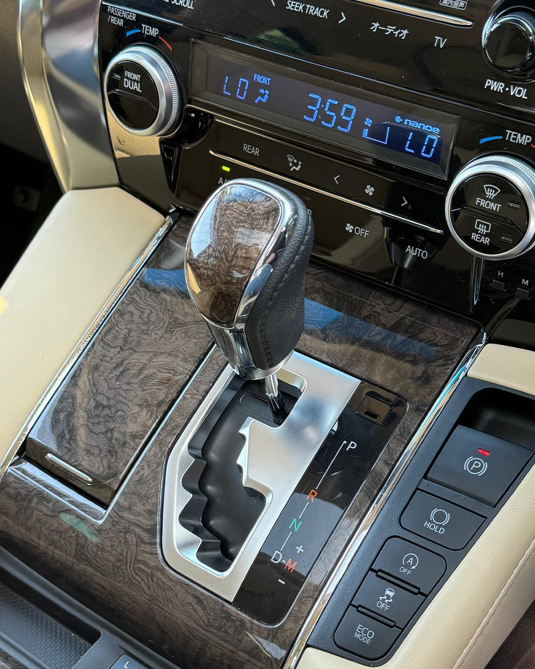 2018 Toyota Alphard image-22