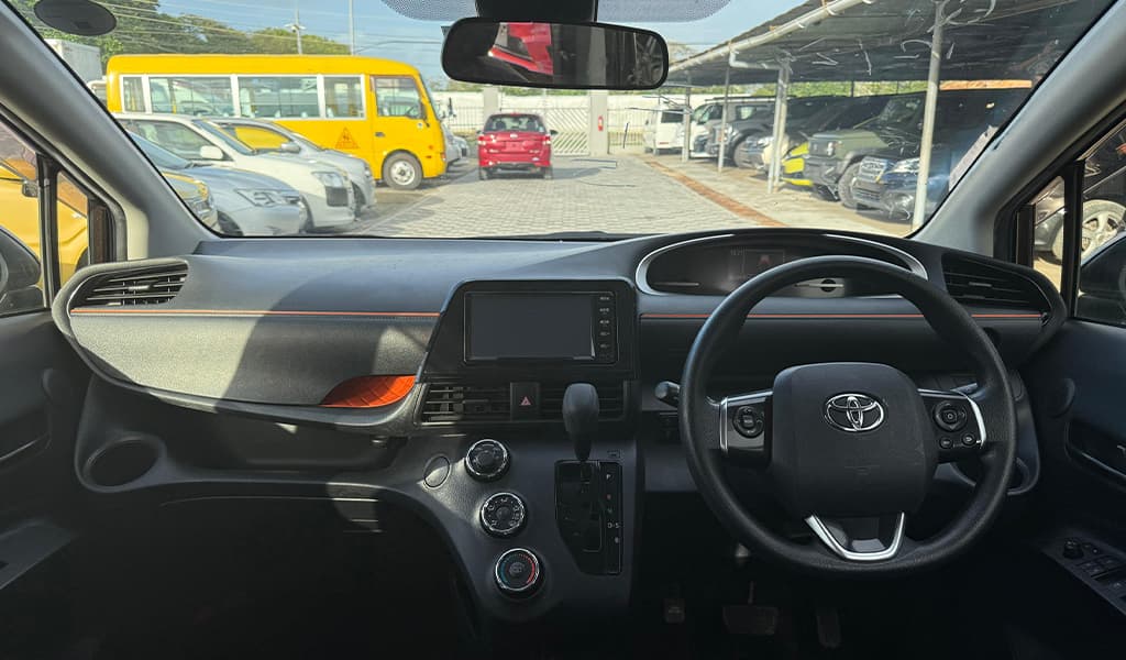 2019 Toyota Sienta Fanbase X image-16