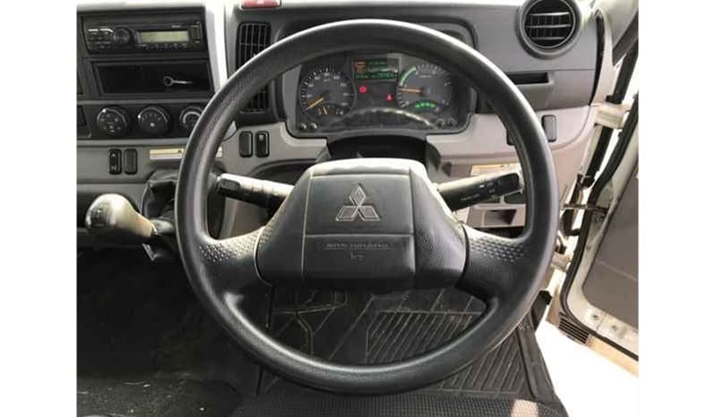 2019 Mitsubishi Canter image-5