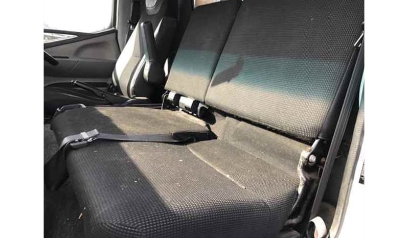 2019 Mitsubishi Canter image-6