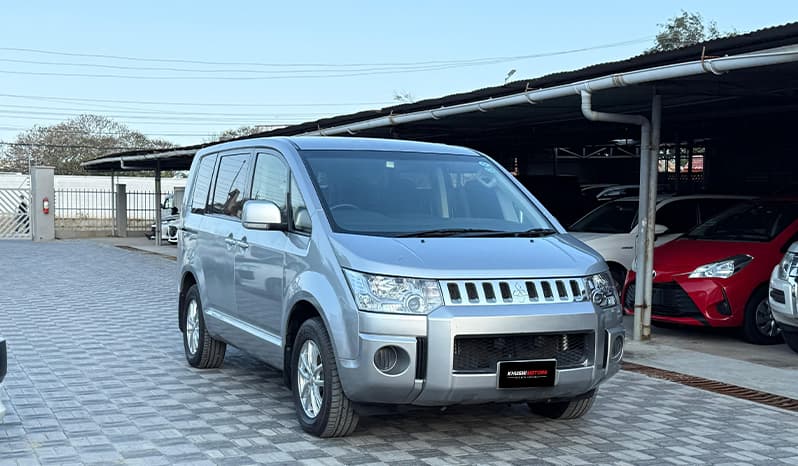 2018 Mitsubishi Delica M image-1
