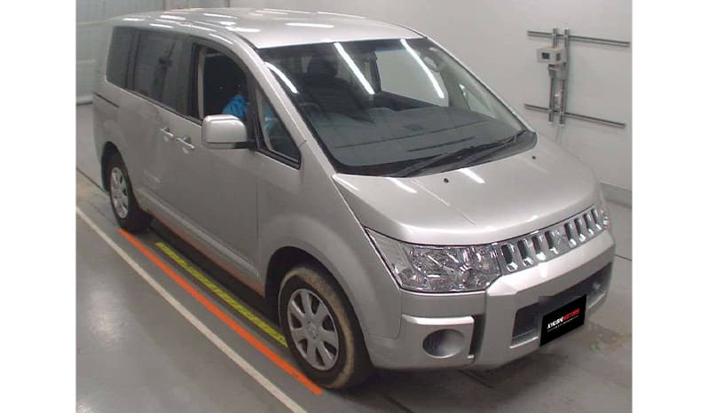2018 Mitsubishi Delica M image-2