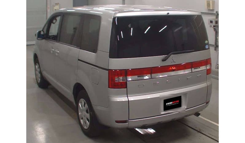 2018 Mitsubishi Delica M image-3