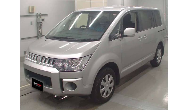 2018 Mitsubishi Delica M image-4