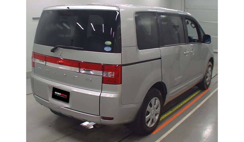 2018 Mitsubishi Delica M image-5