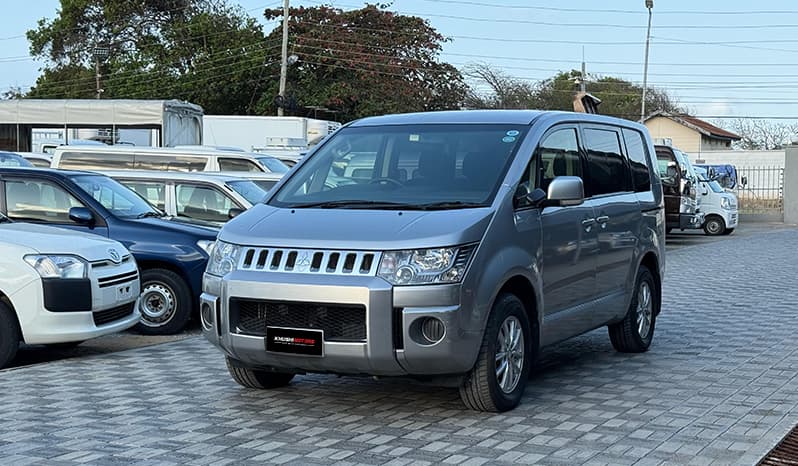 2018 Mitsubishi Delica M image-9