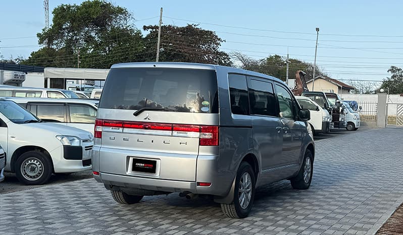 2018 Mitsubishi Delica M image-12