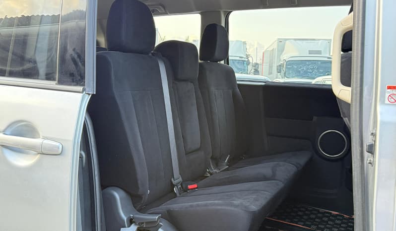 2018 Mitsubishi Delica M image-16