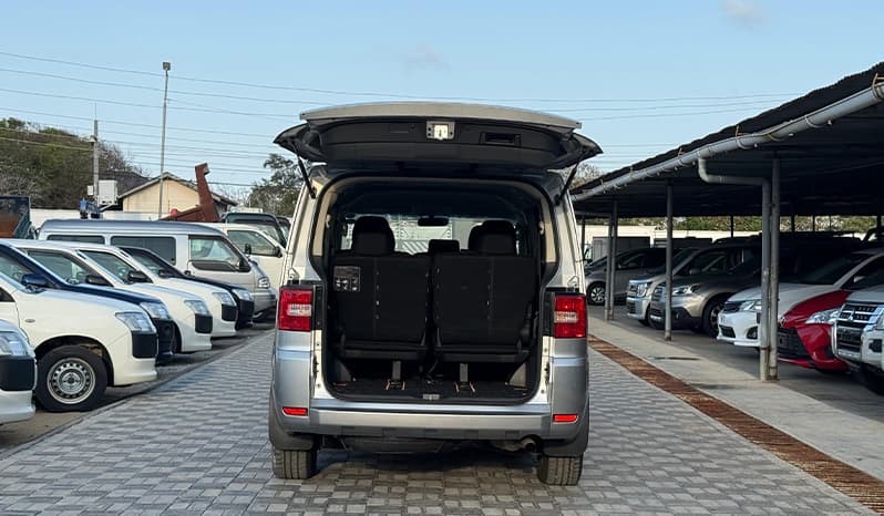 2018 Mitsubishi Delica M image-19