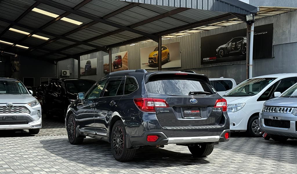 2018 Subaru Outback Limited image-9