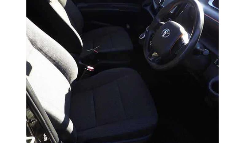 2019 Toyota Sienta image-5