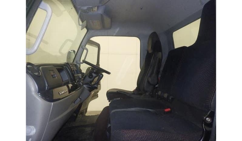 2018 Mitsubishi Canter image-4