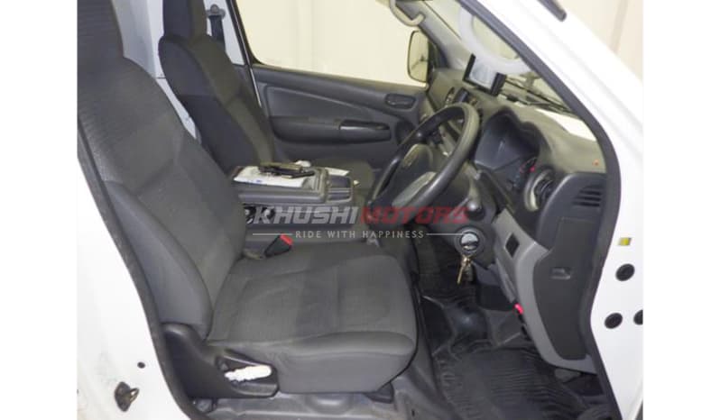 2019 Isuzu Como 1 Box image-3