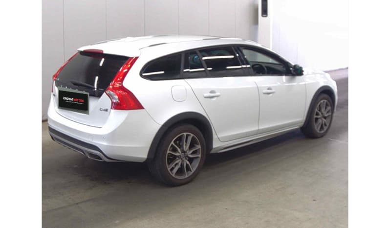 2018 Volvo V60 image-2