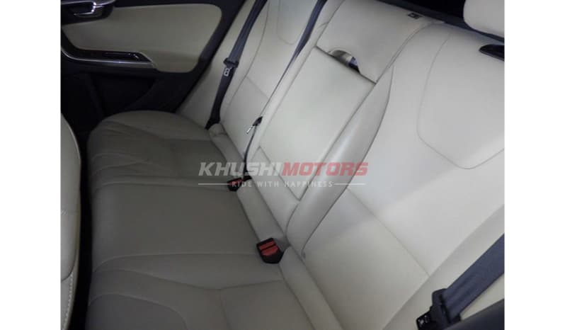 2018 Volvo V60 image-6