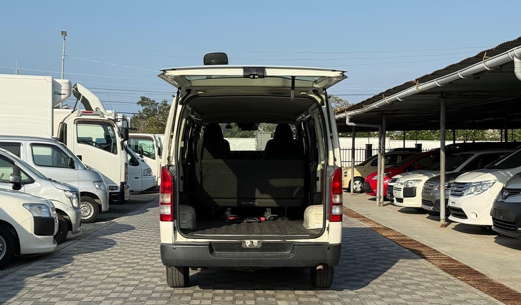 2018 Toyota Hiace image-11