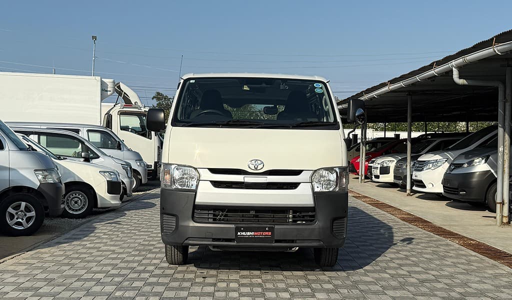 2018 Toyota Hiace image-12