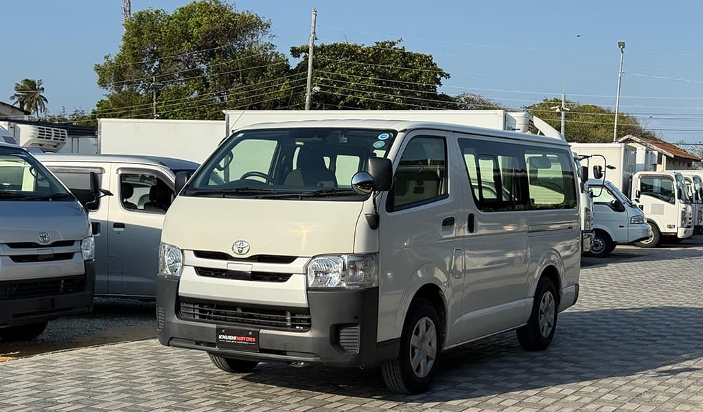 2018 Toyota Hiace image-13