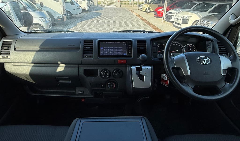 2018 Toyota Hiace image-18
