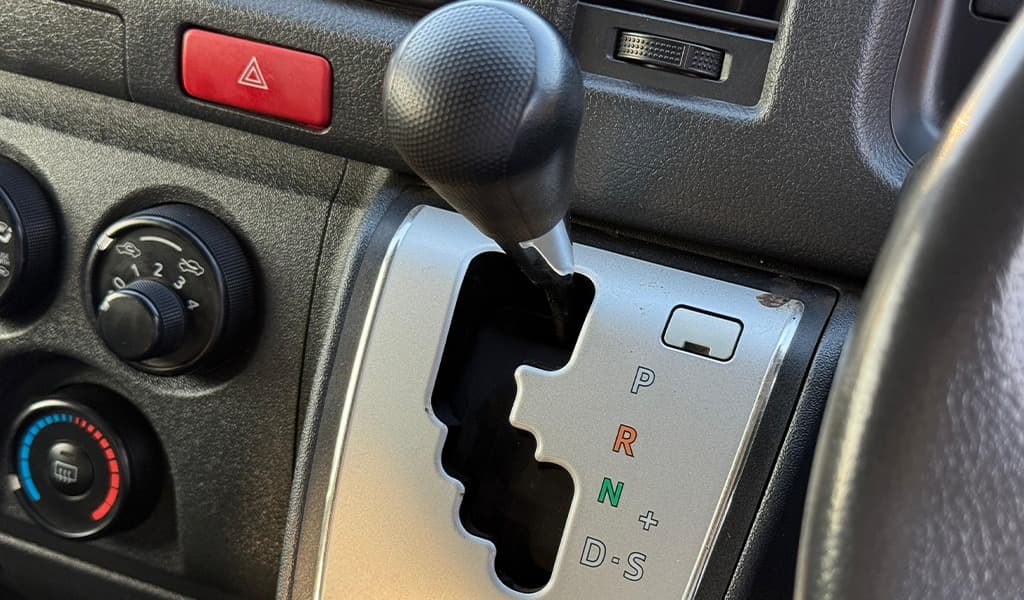 2018 Toyota Hiace image-11