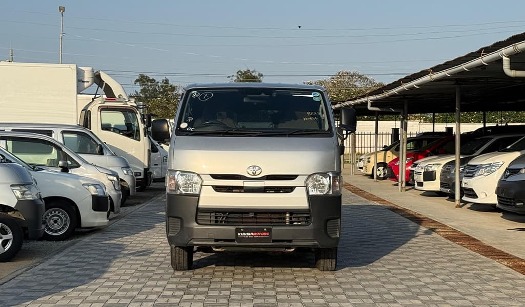 2018 Toyota Hiace image-18
