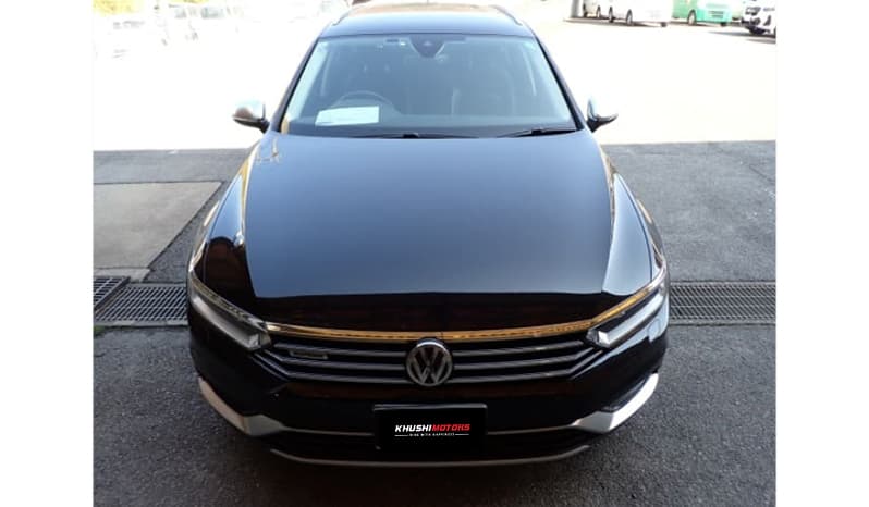 2019 Volkswagen Passat Alltrack image-2