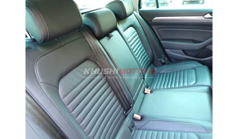 2019 Volkswagen Passat Alltrack image-5