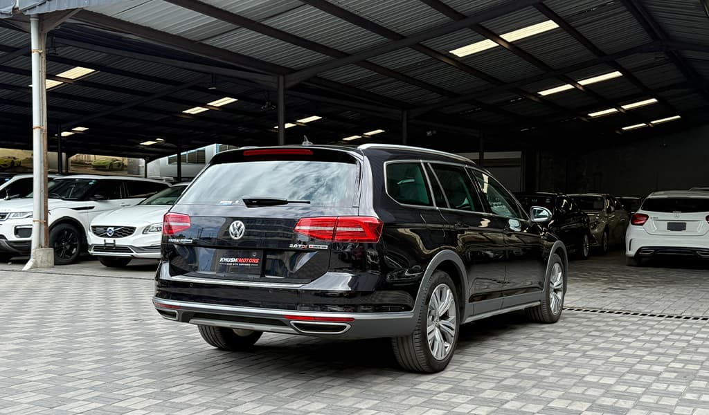 2019 Volkswagen Passat Alltrack image-12