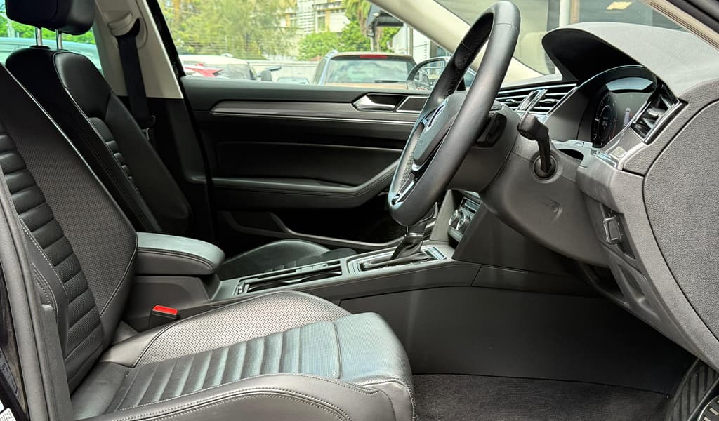 2019 Volkswagen Passat Alltrack image-13