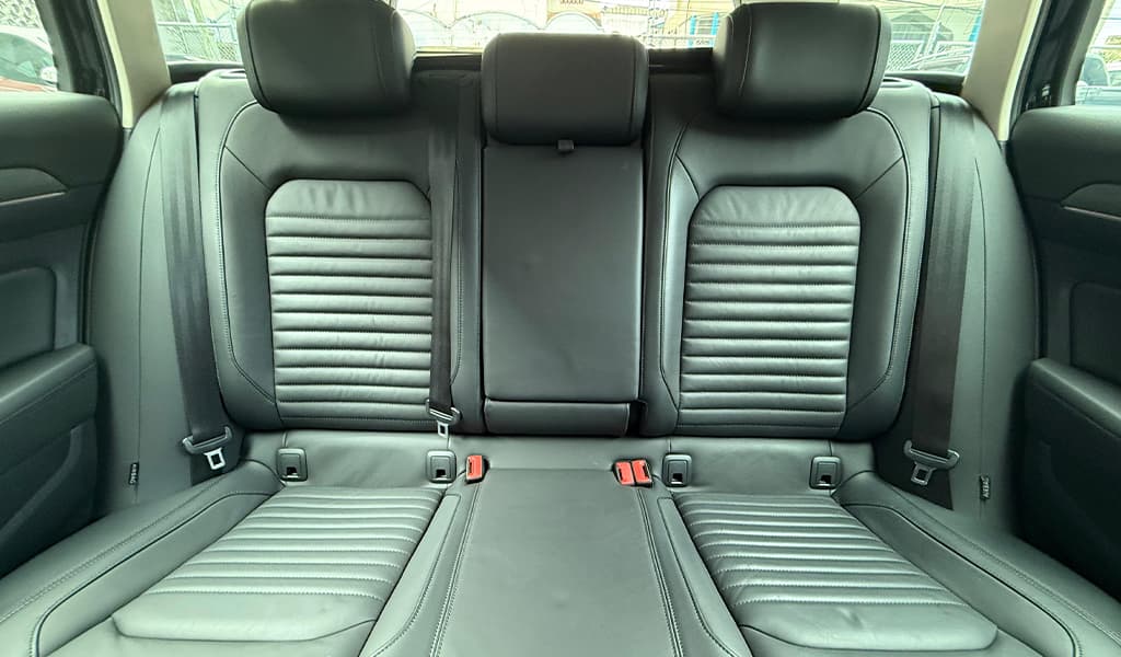 2019 Volkswagen Passat Alltrack image-17