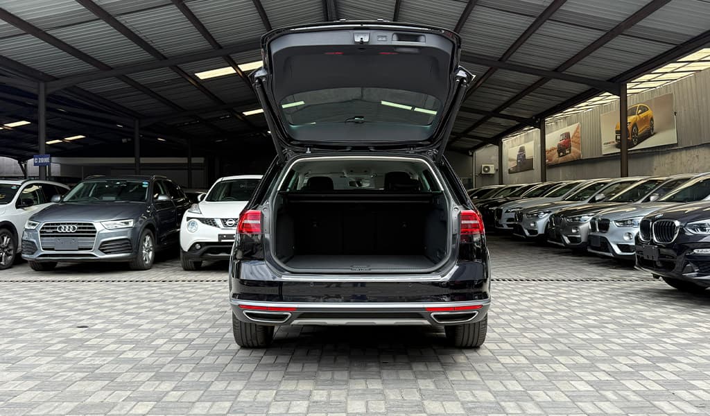 2019 Volkswagen Passat Alltrack image-21