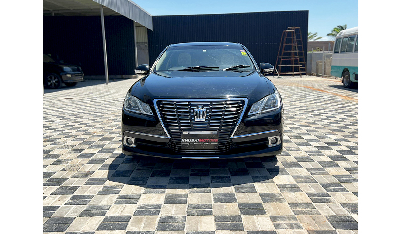 2013 Toyota Crown image-1